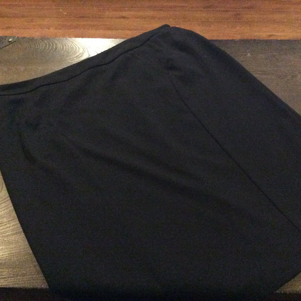 Ladies Black Structured Pencil Skirt w/ Side Zipper